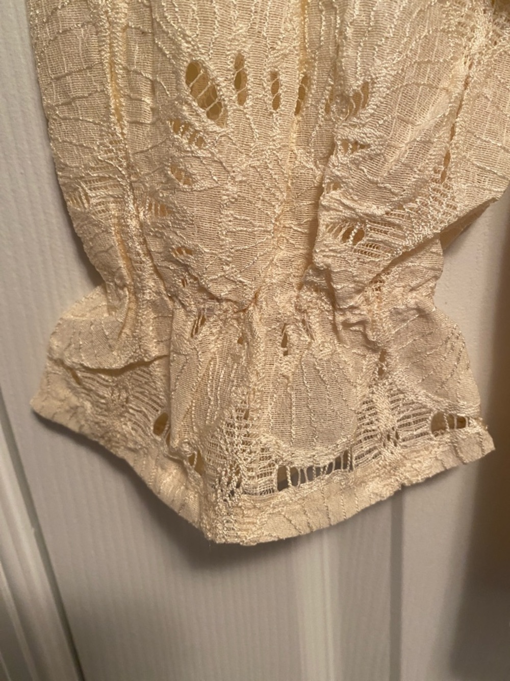 Luxveer Beige Crochet Floral Lace Long Sleeve Blouse…size L - Picture 3 of 7